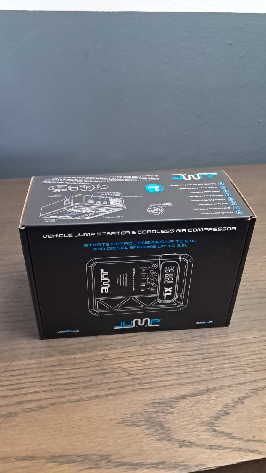 JUMP X1 Pro vehicle jump starter and cordless air compressor box